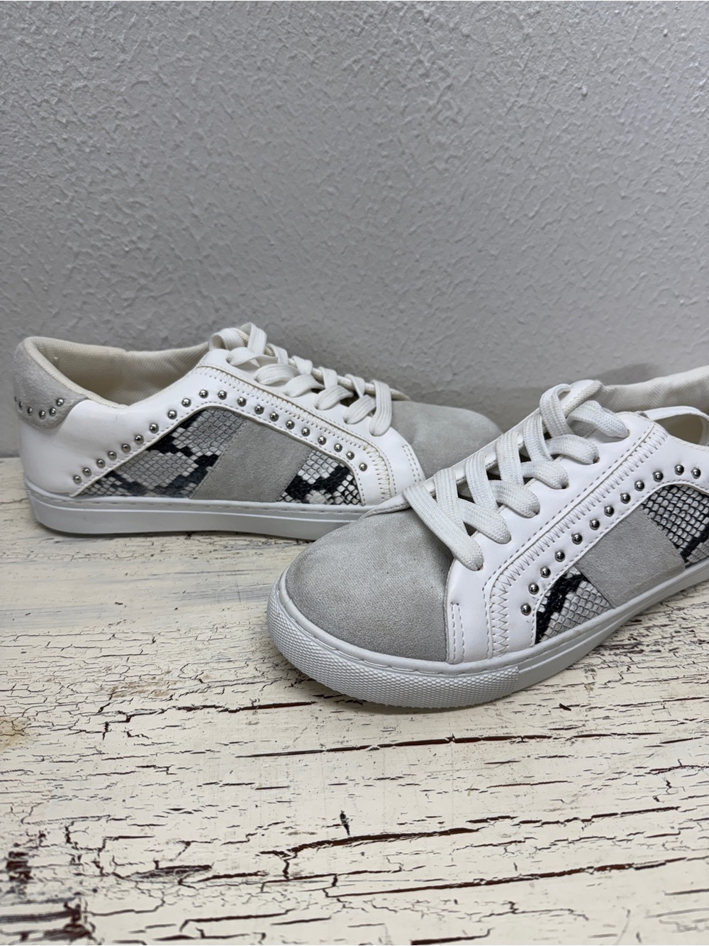 Cato Comfort White & Gray Women's Casual Snake-Accent Sneakers